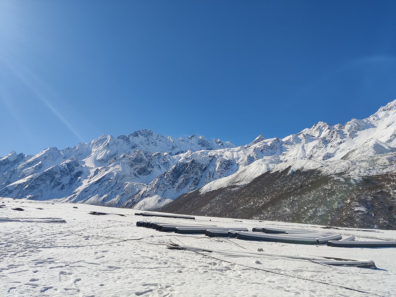 Snow-covered mountains above Kyanjin Gompa in Langtang